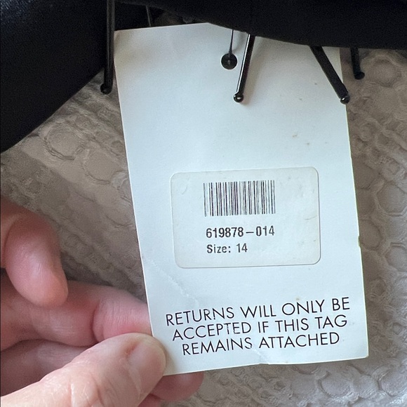 Iris & Ink sparkler top! - Picture 5 of 7